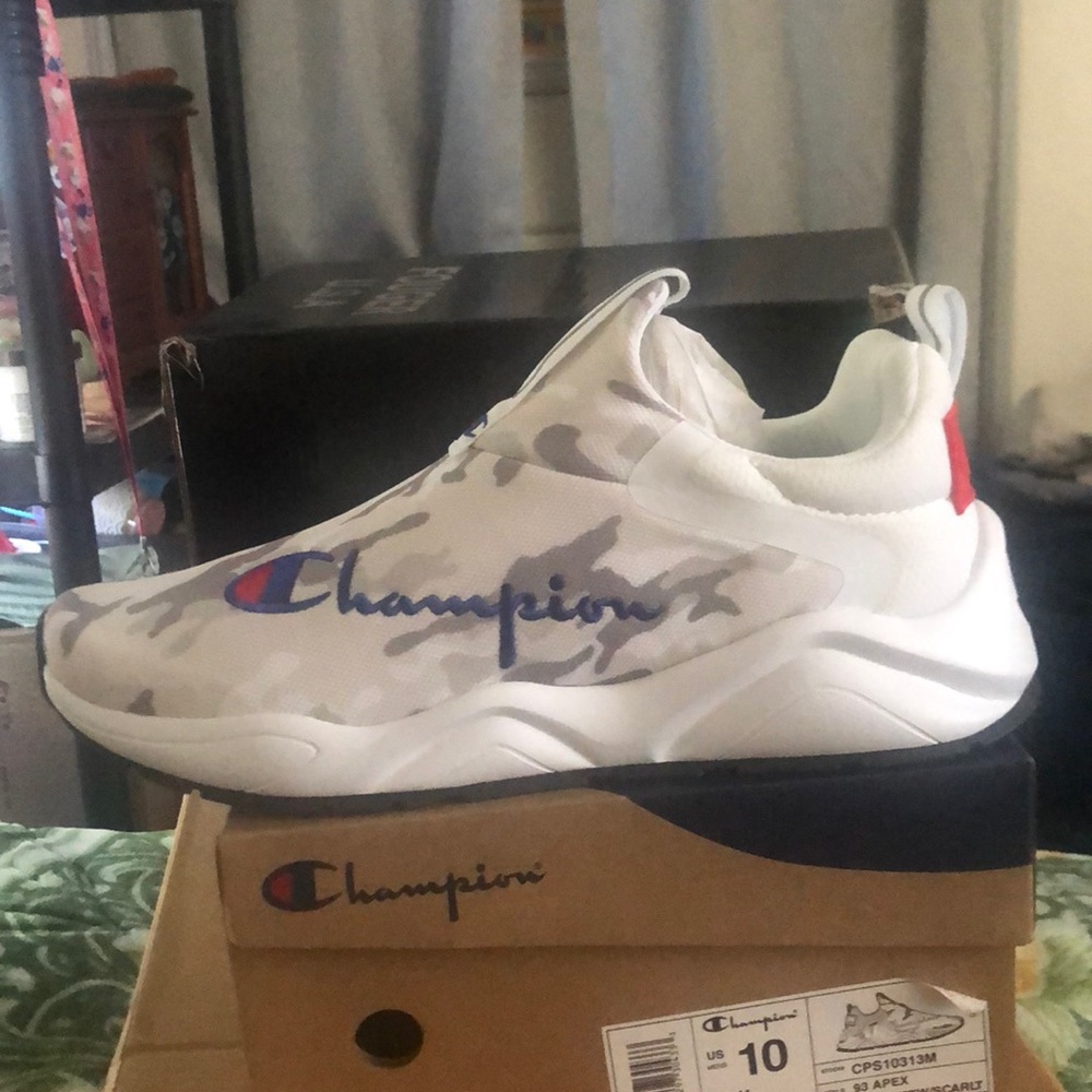Champion style 93 Apex Color white/STW/Scarlt Size 10 US Men